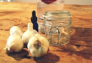 Tingtur bawang putih untuk pengobatan varises