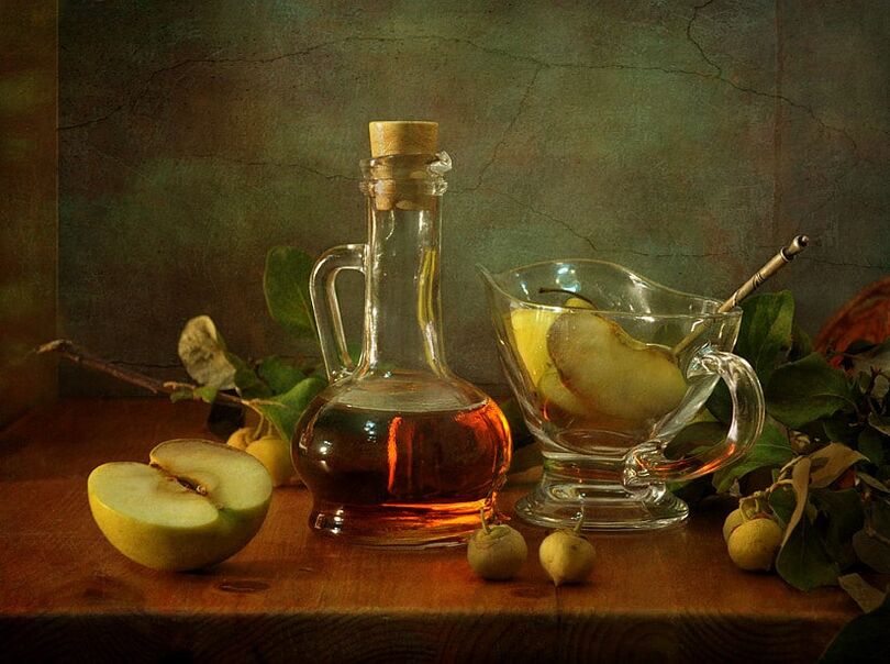 Cuka sari apel alami akan membantu Anda menghilangkan varises di kaki Anda. 